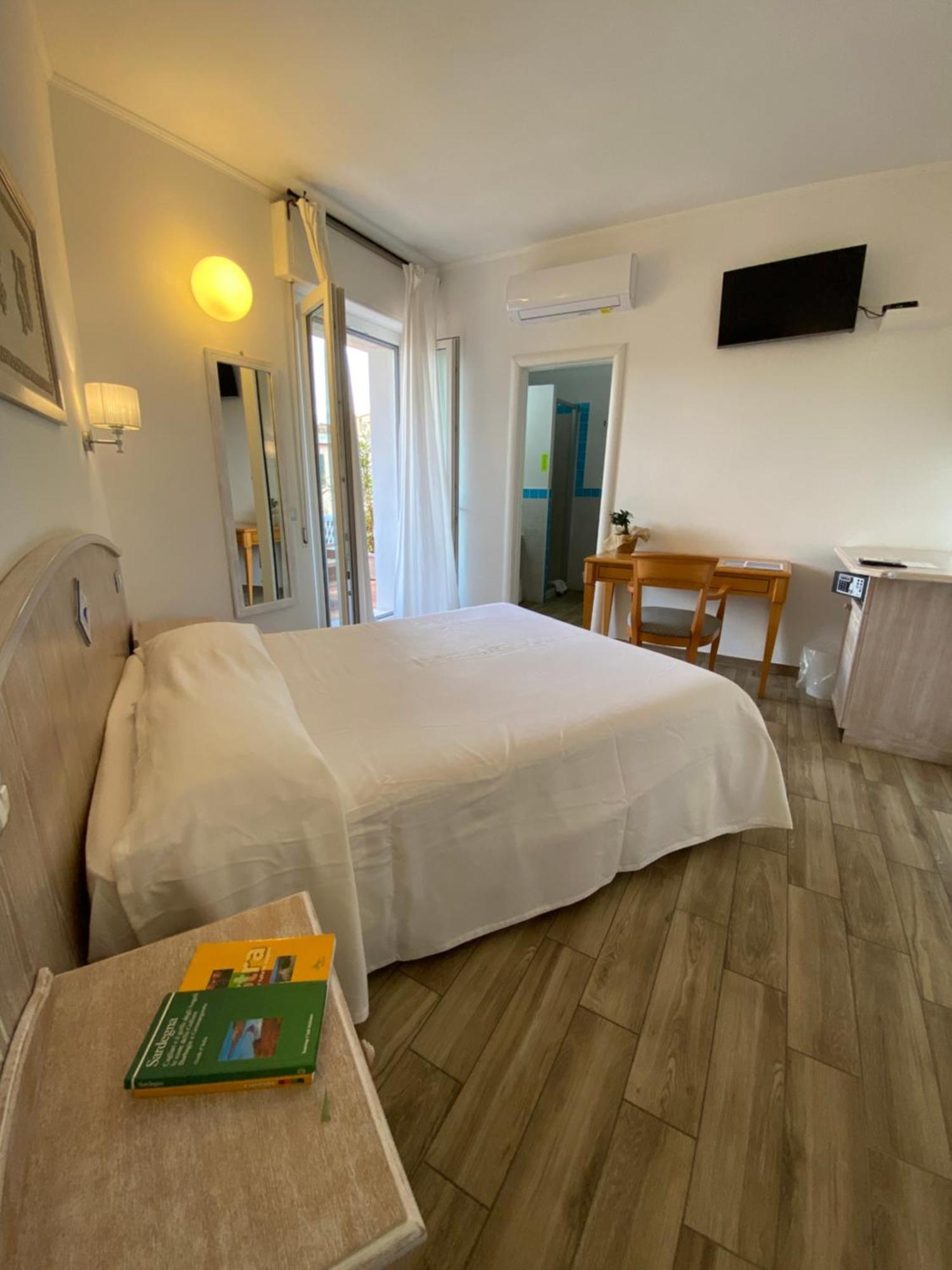 Locanda Degli Artisti Tortolì Екстериор снимка