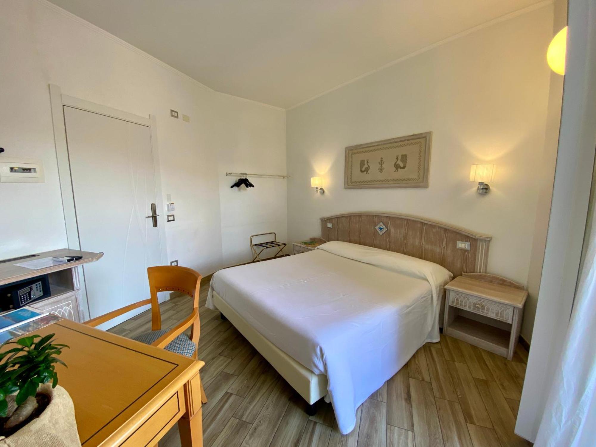 Locanda Degli Artisti Tortolì Екстериор снимка