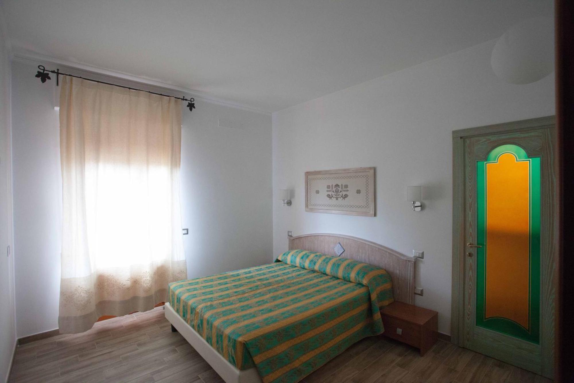 Locanda Degli Artisti Tortolì Екстериор снимка