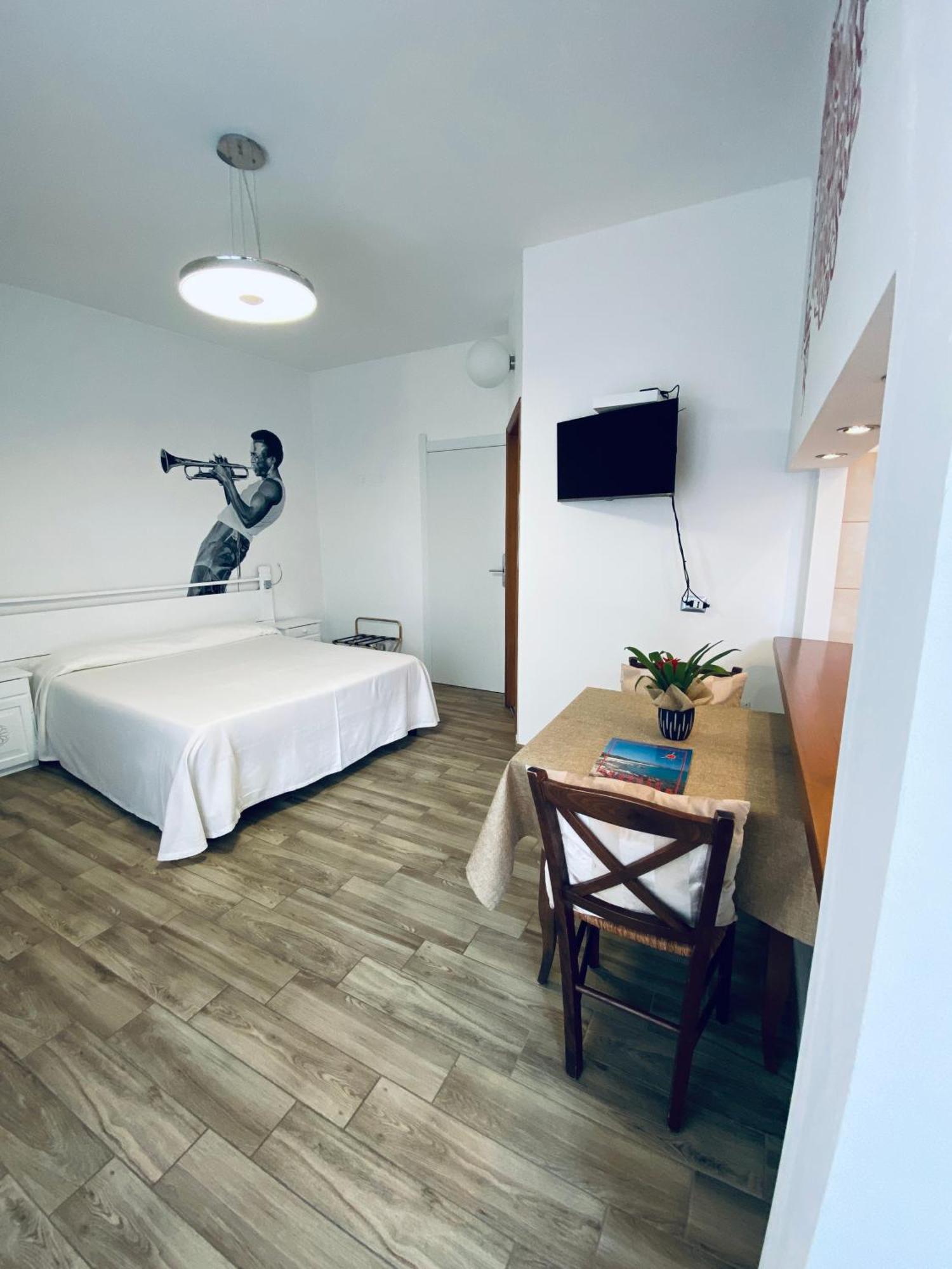 Locanda Degli Artisti Tortolì Екстериор снимка
