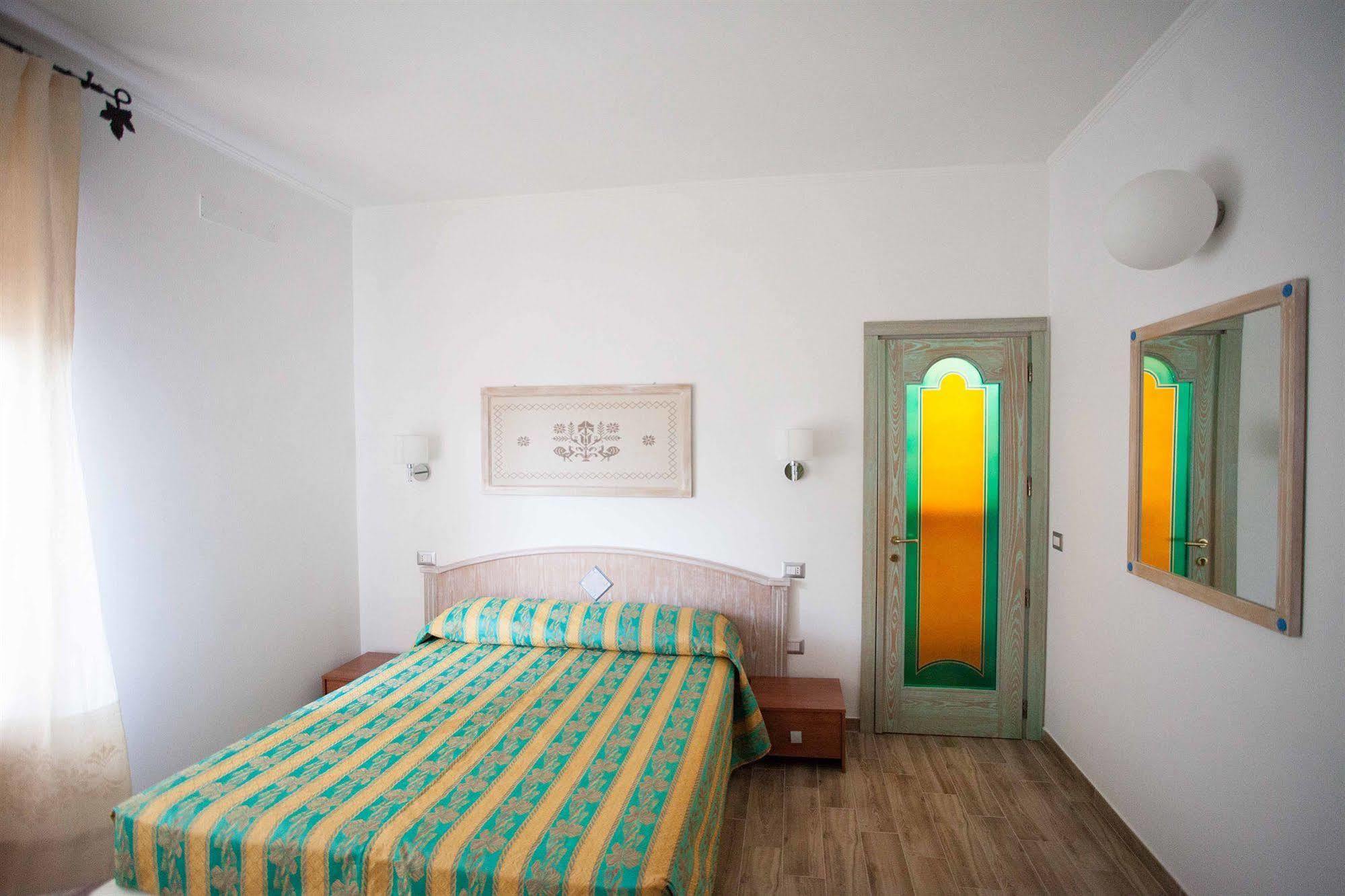 Locanda Degli Artisti Tortolì Екстериор снимка