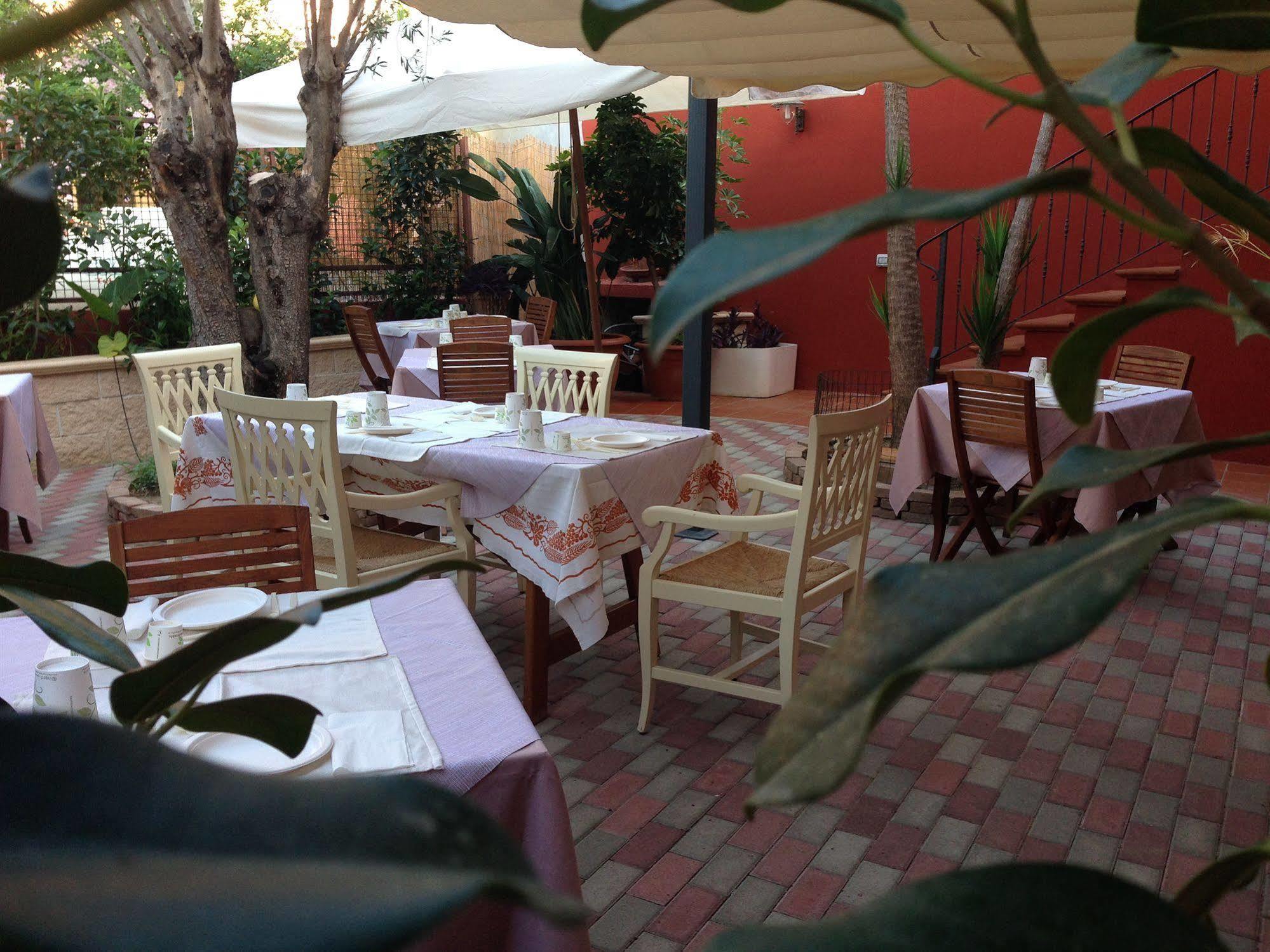 Locanda Degli Artisti Tortolì Екстериор снимка