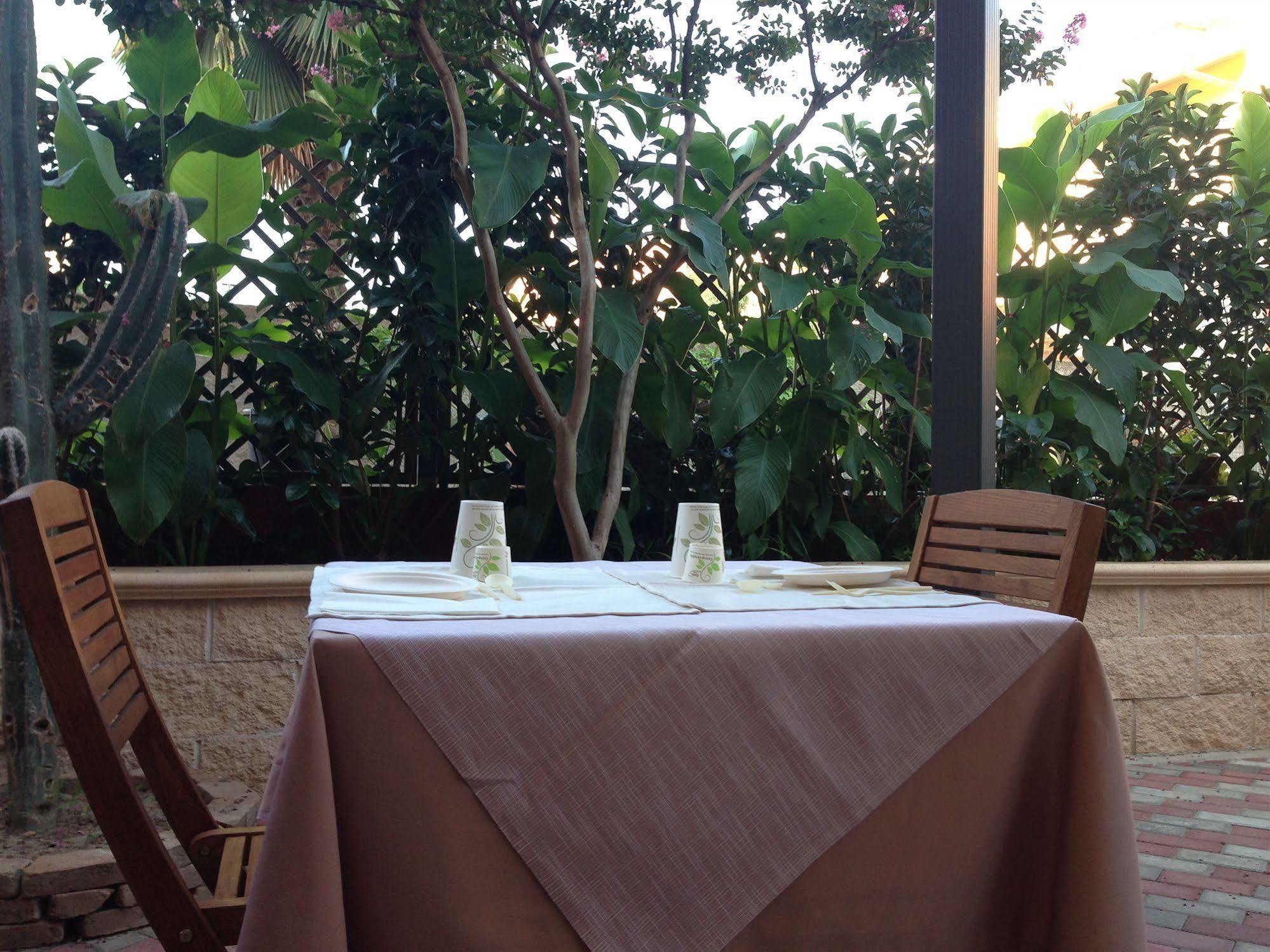 Locanda Degli Artisti Tortolì Екстериор снимка
