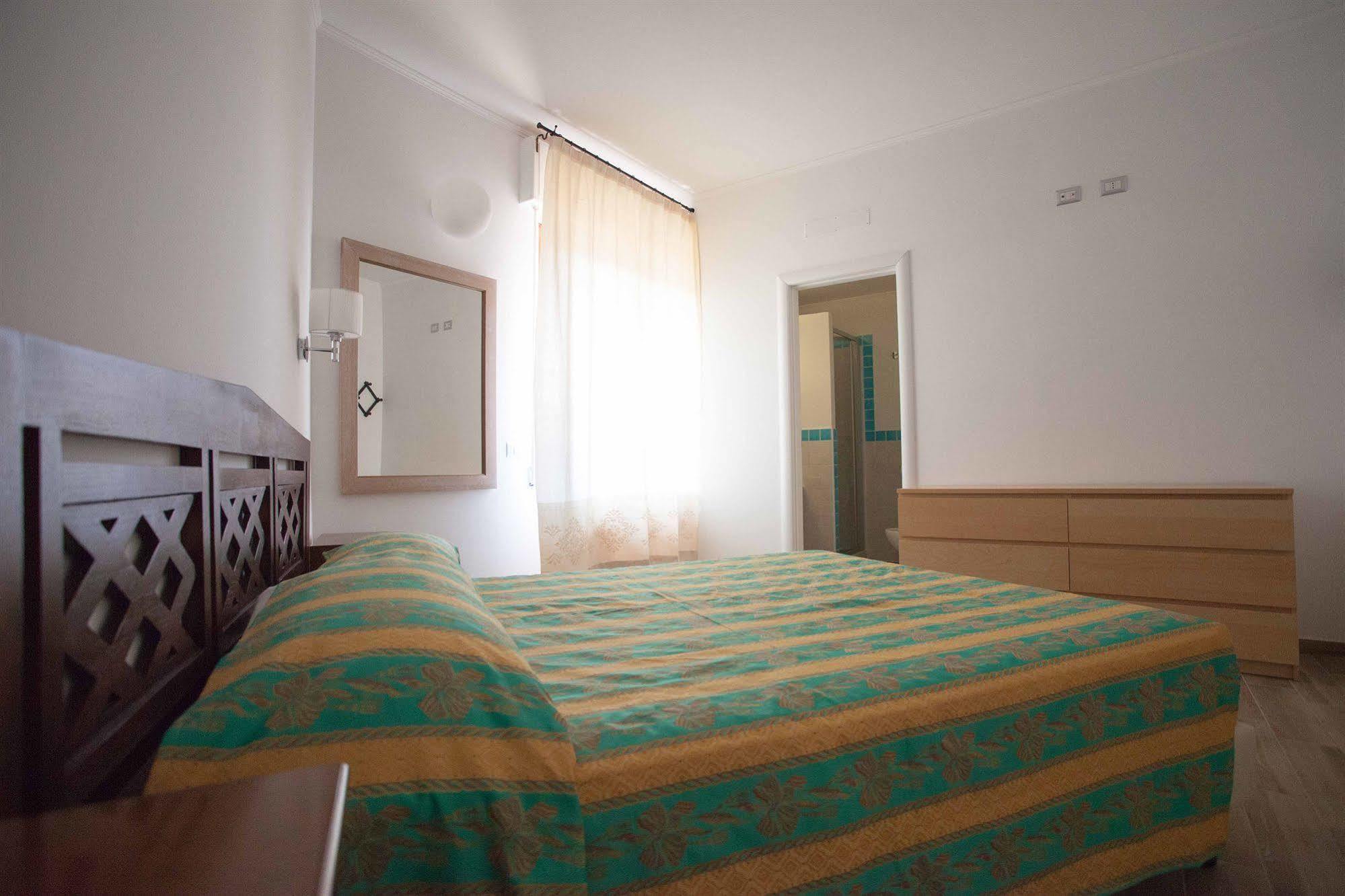 Locanda Degli Artisti Tortolì Екстериор снимка
