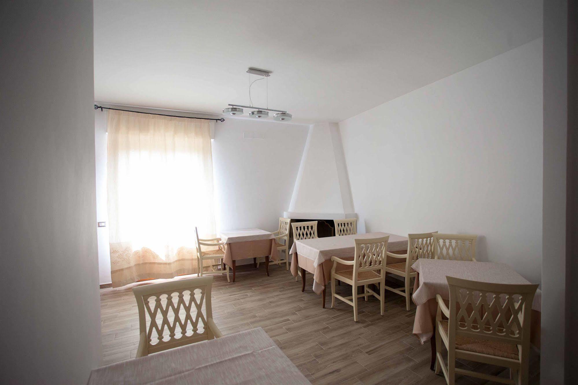Locanda Degli Artisti Tortolì Екстериор снимка